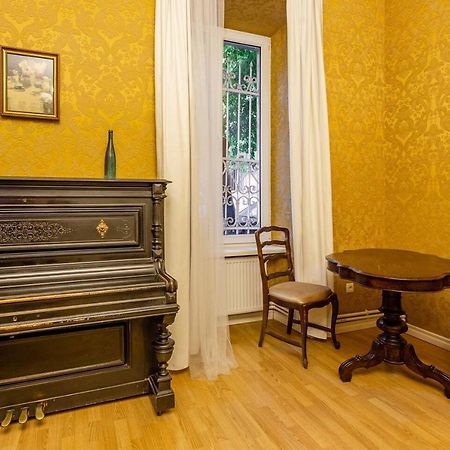 Old Piano Apartment Тбилиси Экстерьер фото