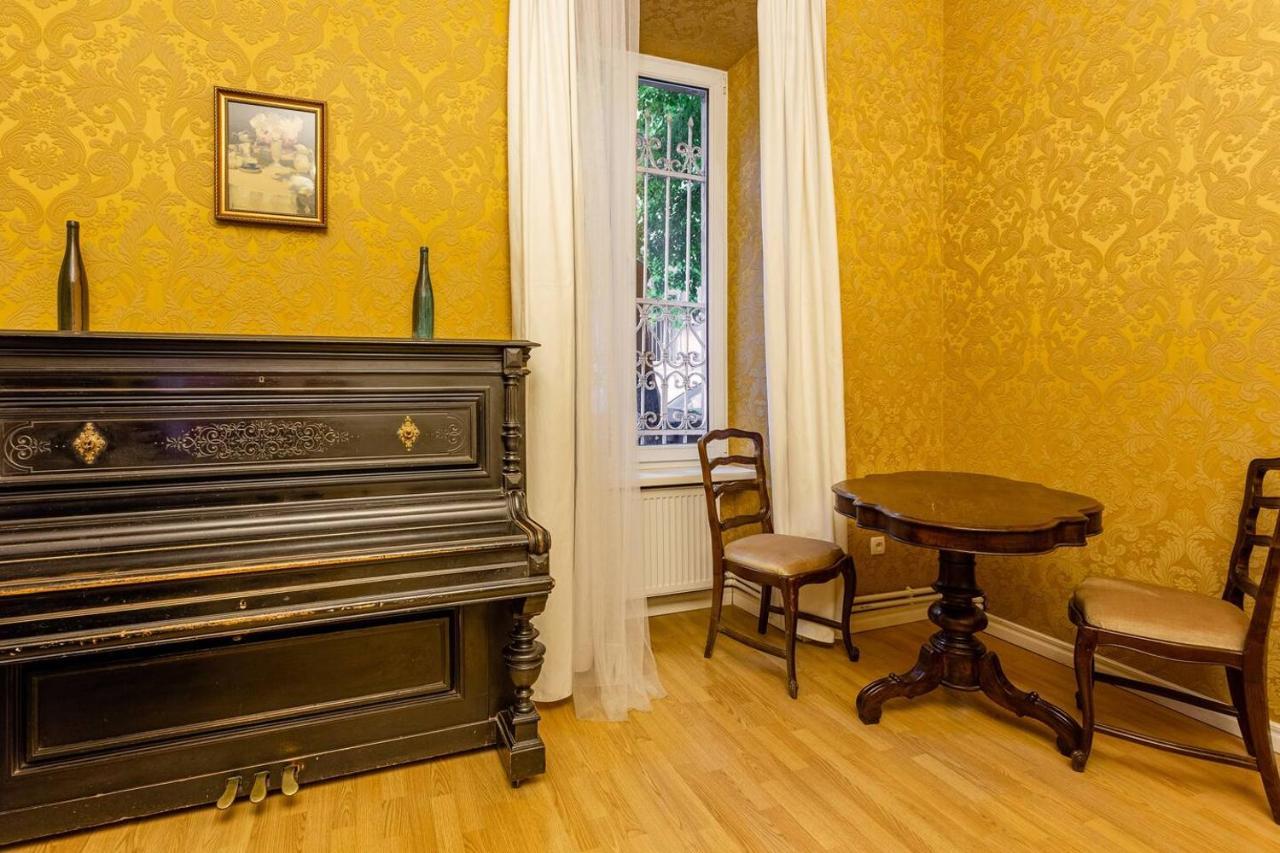 Old Piano Apartment Тбилиси Экстерьер фото